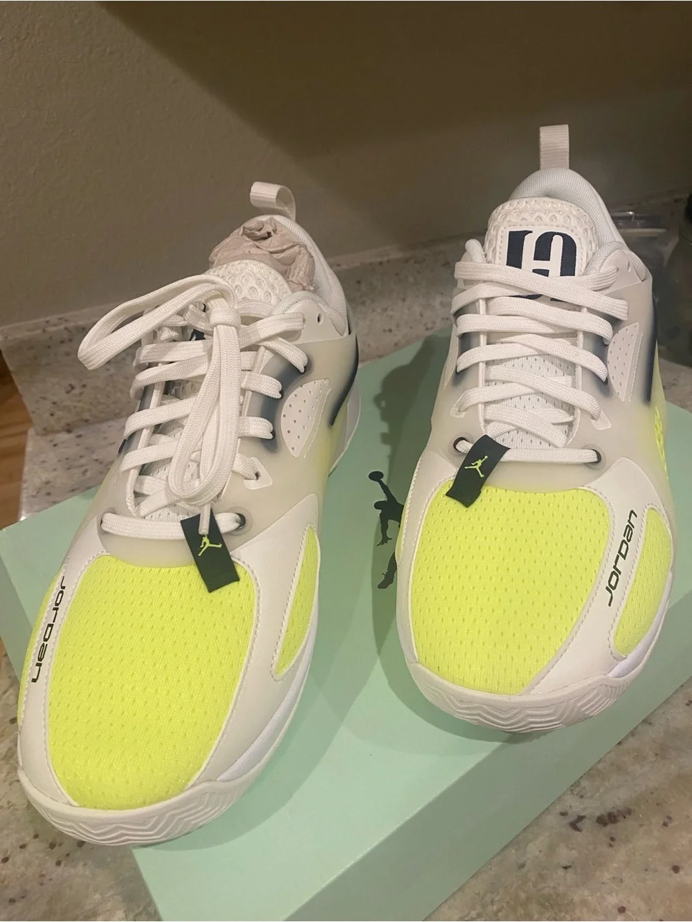 Jordan Men’s White & Neon Yellow Low-Top Heir. NWT Sz 9 Never worn MSRP $110